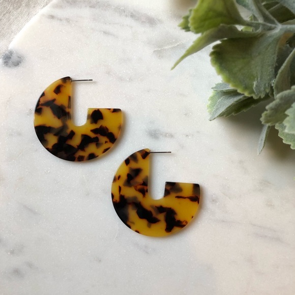 NWOT!! Tortoise Statement Hoop Earrings - Picture 2 of 4